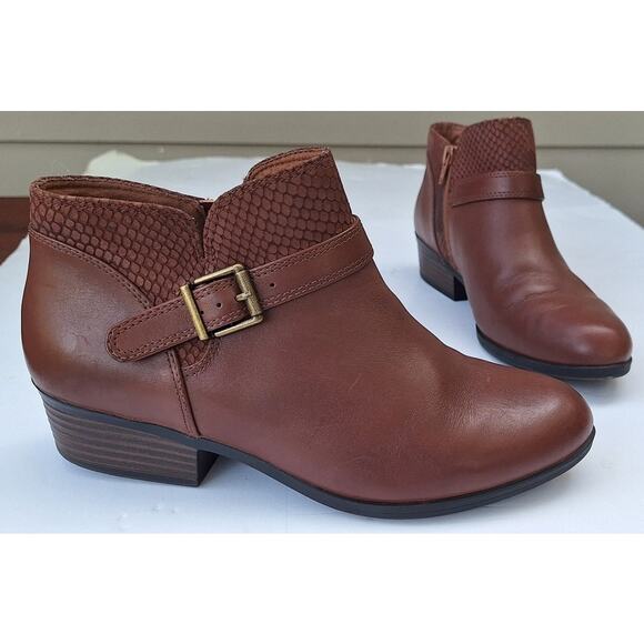 Clarks Women's Addiy Sharilyn Brown Leather Bootie Ankle Boot Size 8 Embossed - Picture 1 of 9